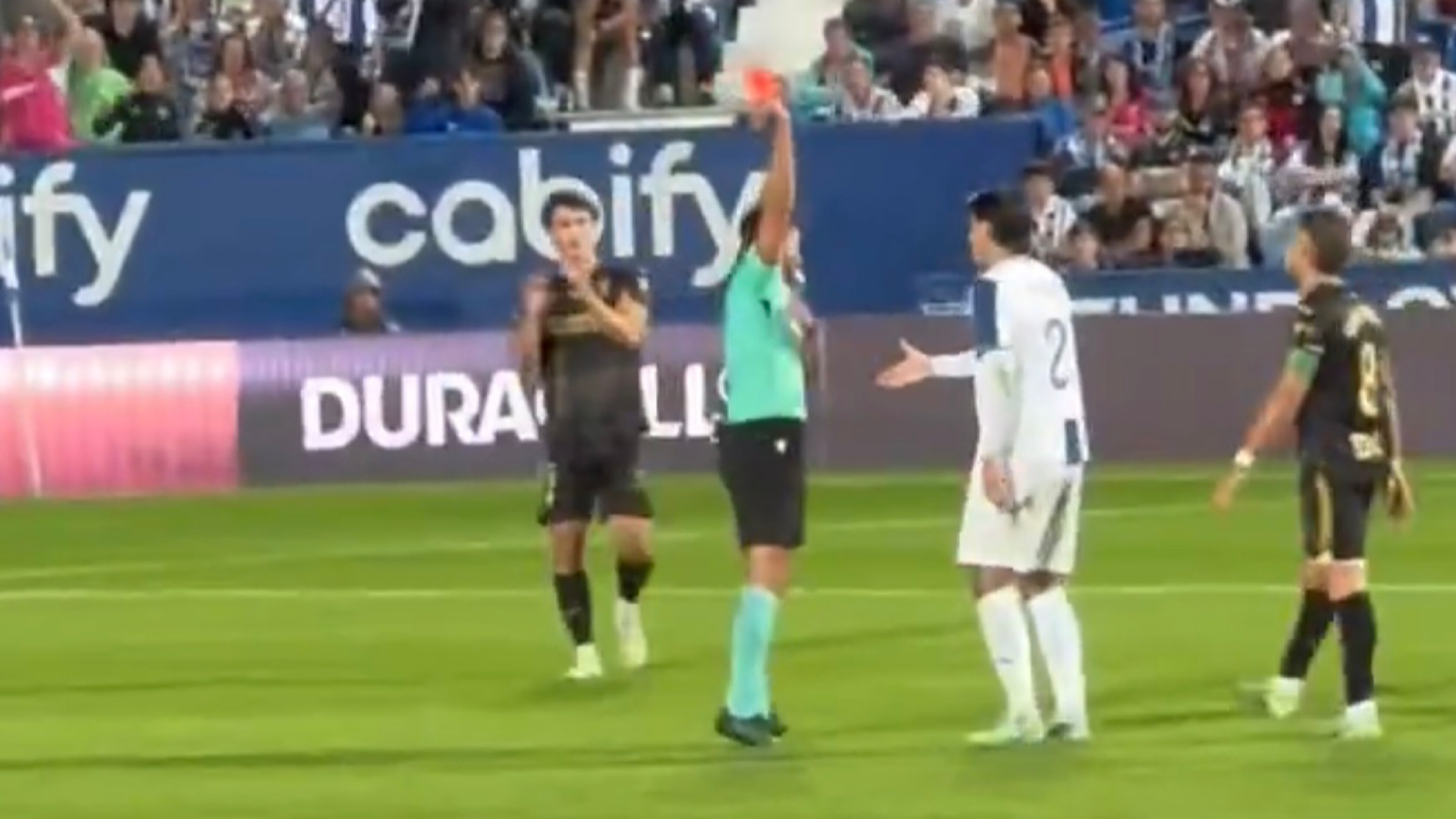Alvaro Morata viene espulso e perde la testa con l’arbitro! Cosa è successo