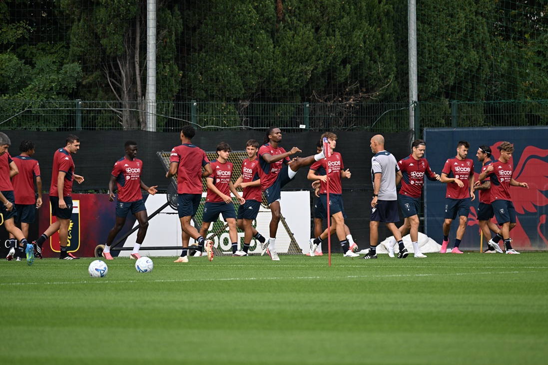 Genoa, tegola per De Rossi: problema alla caviglia per un attaccante