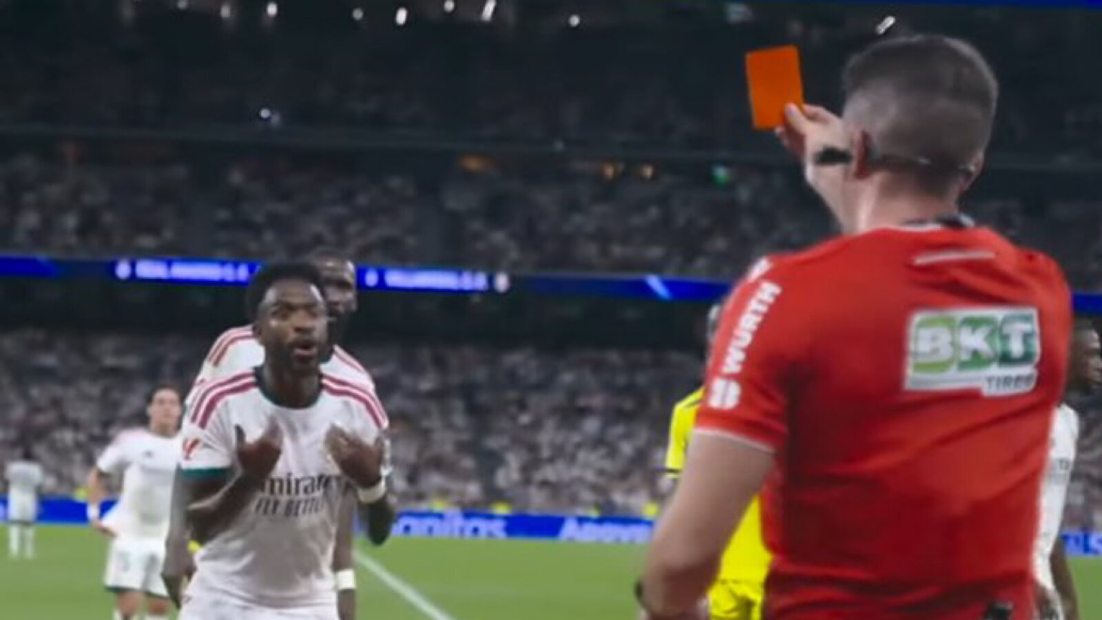 Follia Vinicius: espulso! Barcellona-Real Madrid a rischio! L’arbitro: “Atteggiamento aggressivo”